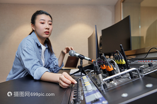 錄音棚調(diào)音監(jiān)聽(tīng)人員調(diào)試設(shè)備全流程解析